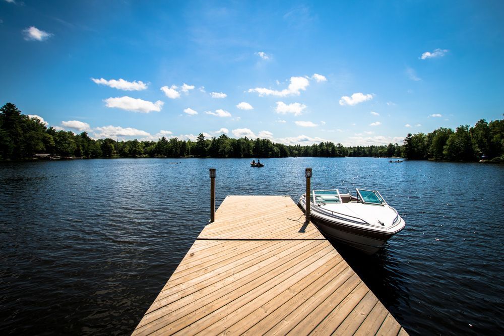 A boat is docked at a dock on a lake.