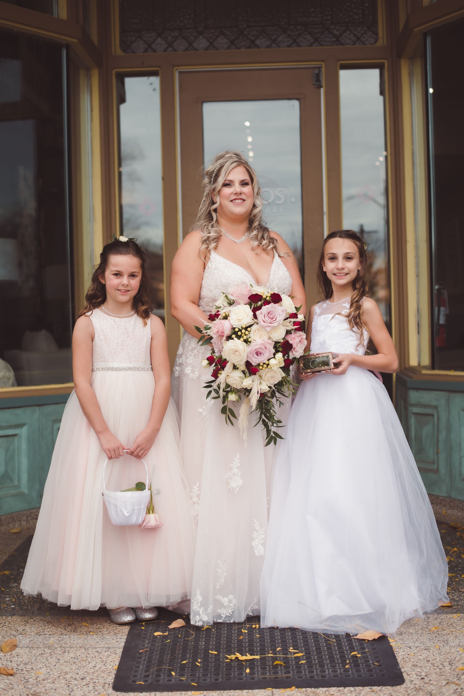 Portrait of bride and flower girls, Retro Suites Hotel, vintage wedding