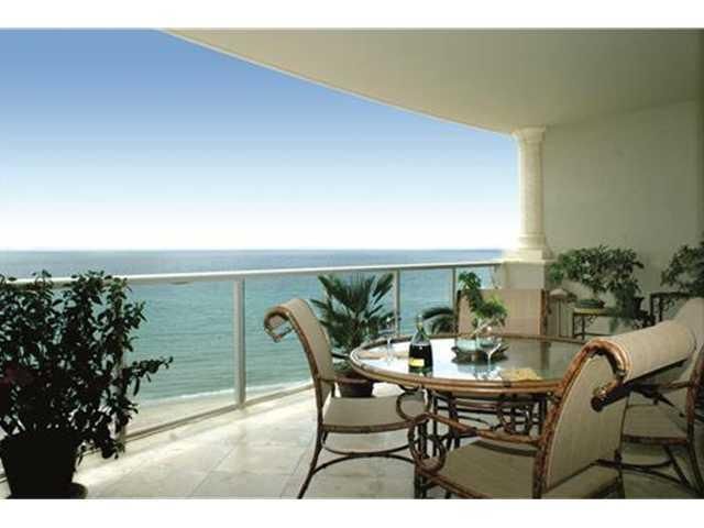 Serene Ocean Views  with  relaxing tropical ocean breezes.