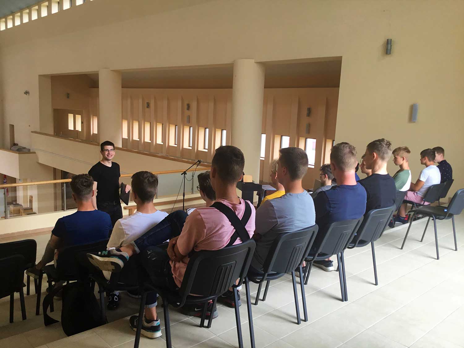 2020 07 05 Domeikavos parapijoje jaunuoliai dalyvavo programoje „Esi vertas daugiau“