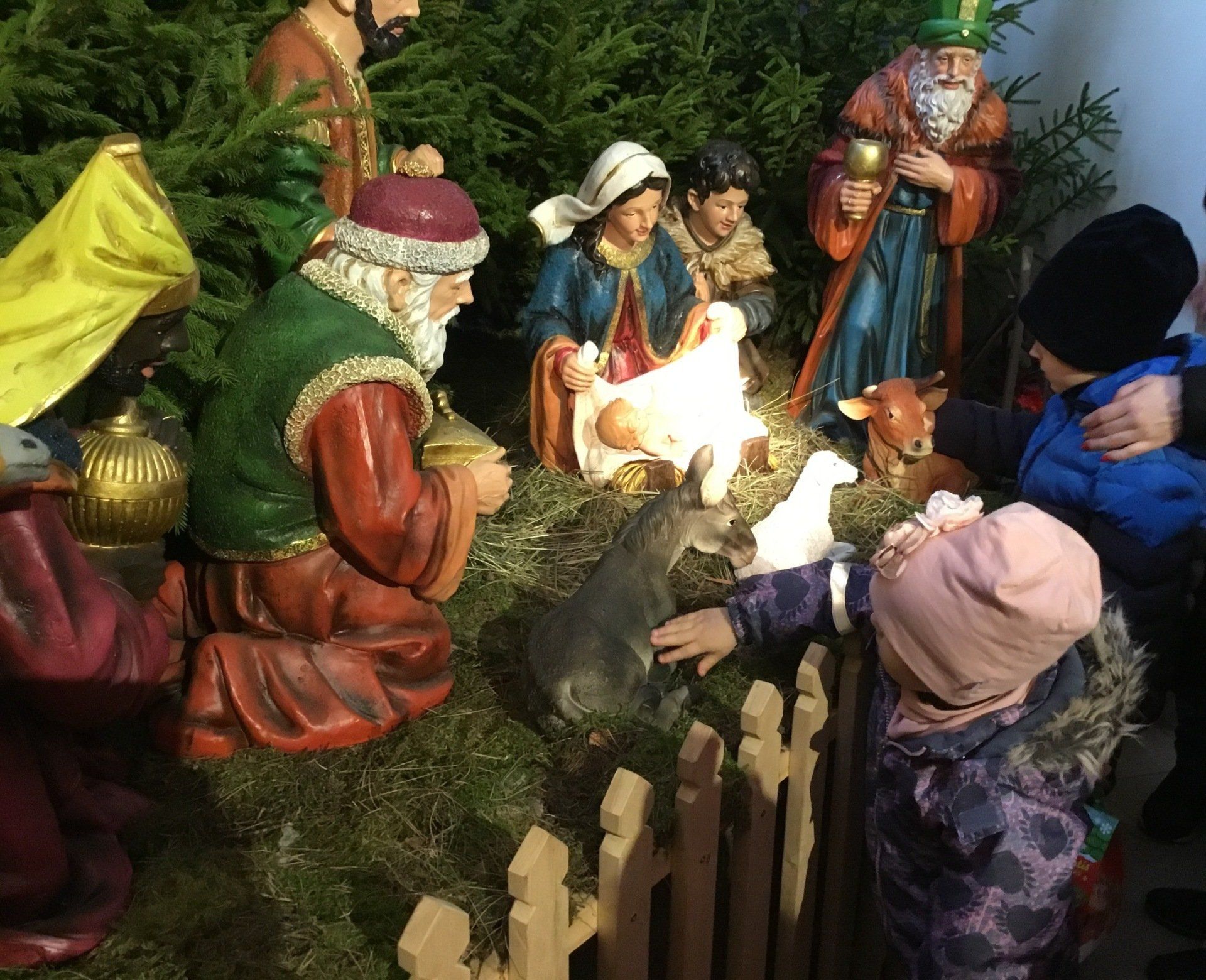 Domeikavos bažnyčioje vaikus aplankė Kalėdų Senelis