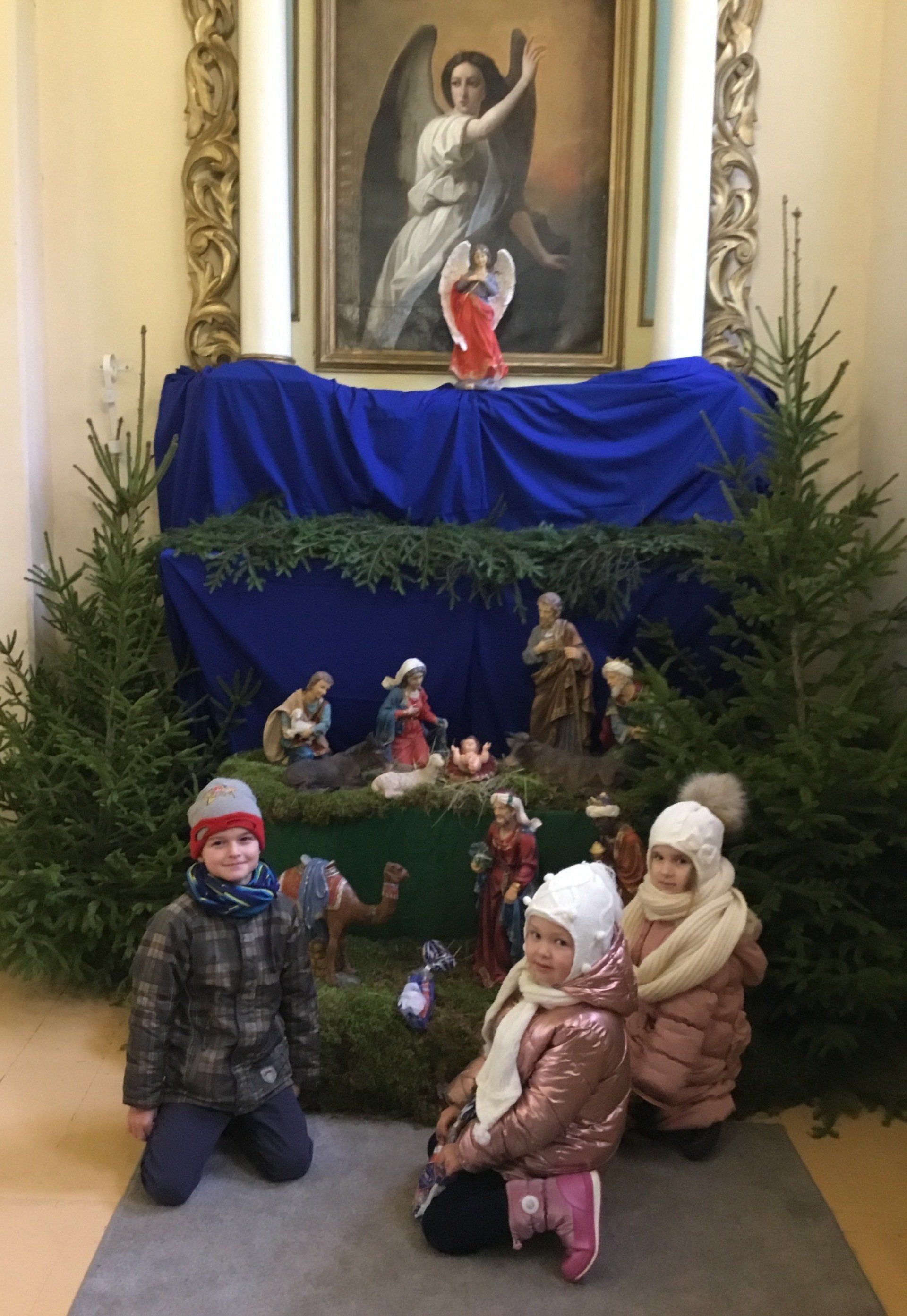 Lapių bažnyčioje vaikus aplankė Kalėdų Senelis