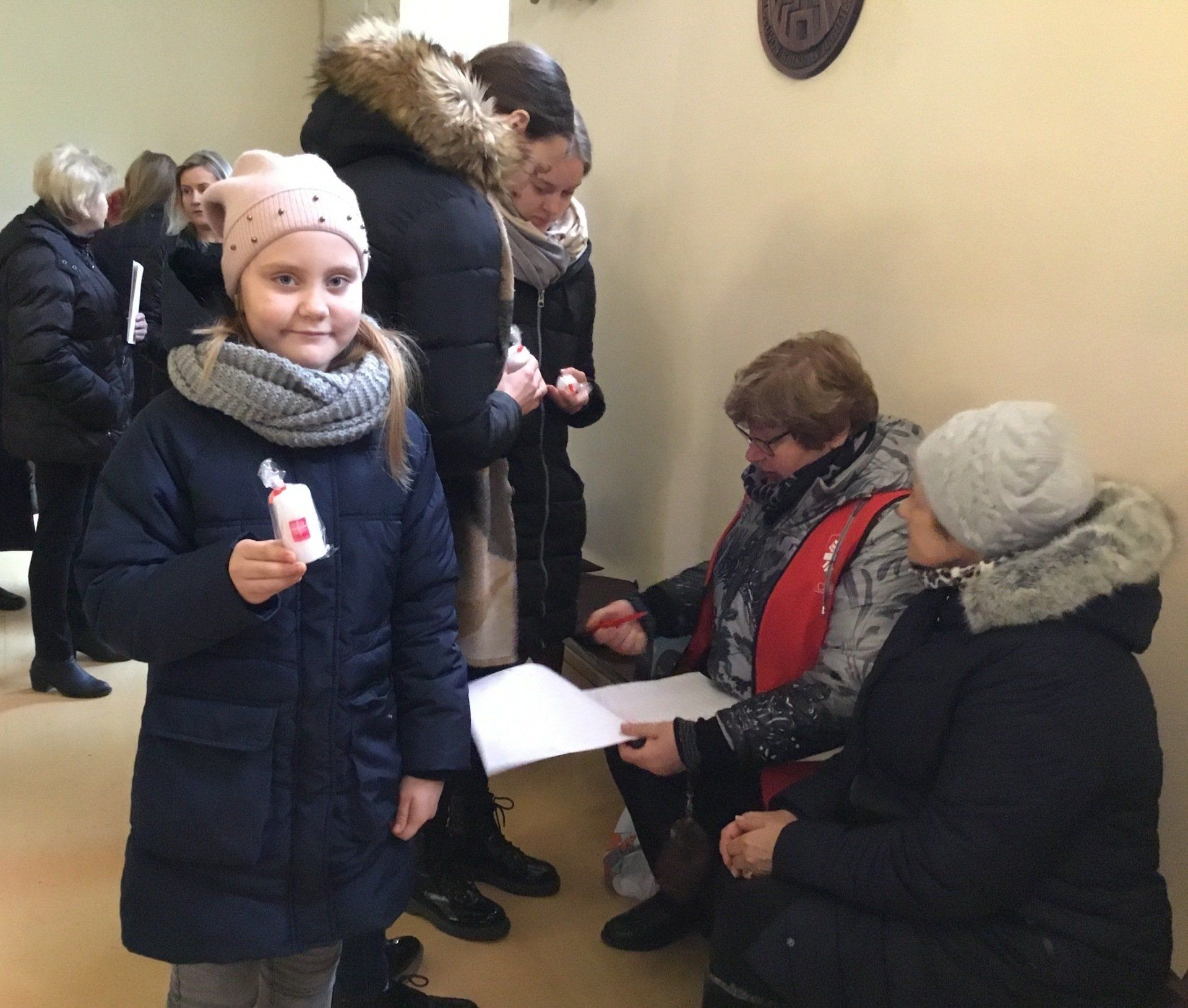 Carito vykdytai Gerumo akcijai vaikai pagamino atvirukus