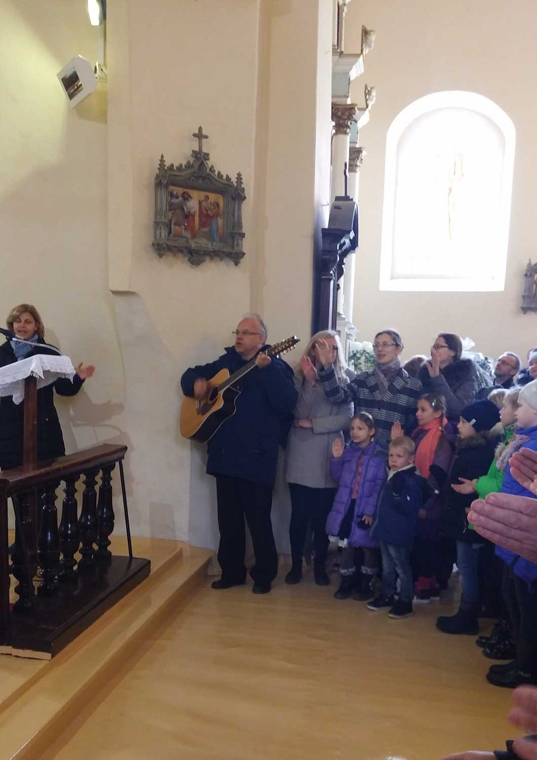 Lapių klebonui kun. Gintarui Pūrui - parapijos sveikinimai jubiliejaus proga