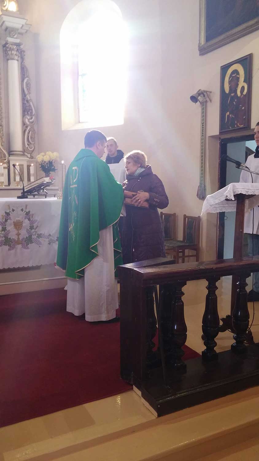 Lapių klebonui kun. Gintarui Pūrui - parapijos sveikinimai jubiliejaus proga