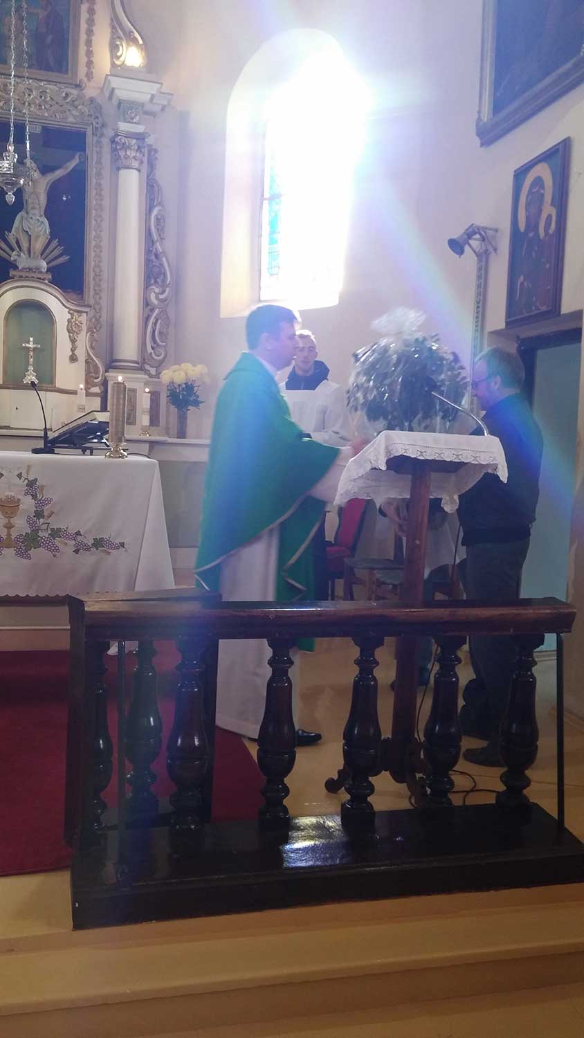 Lapių klebonui kun. Gintarui Pūrui - parapijos sveikinimai jubiliejaus proga