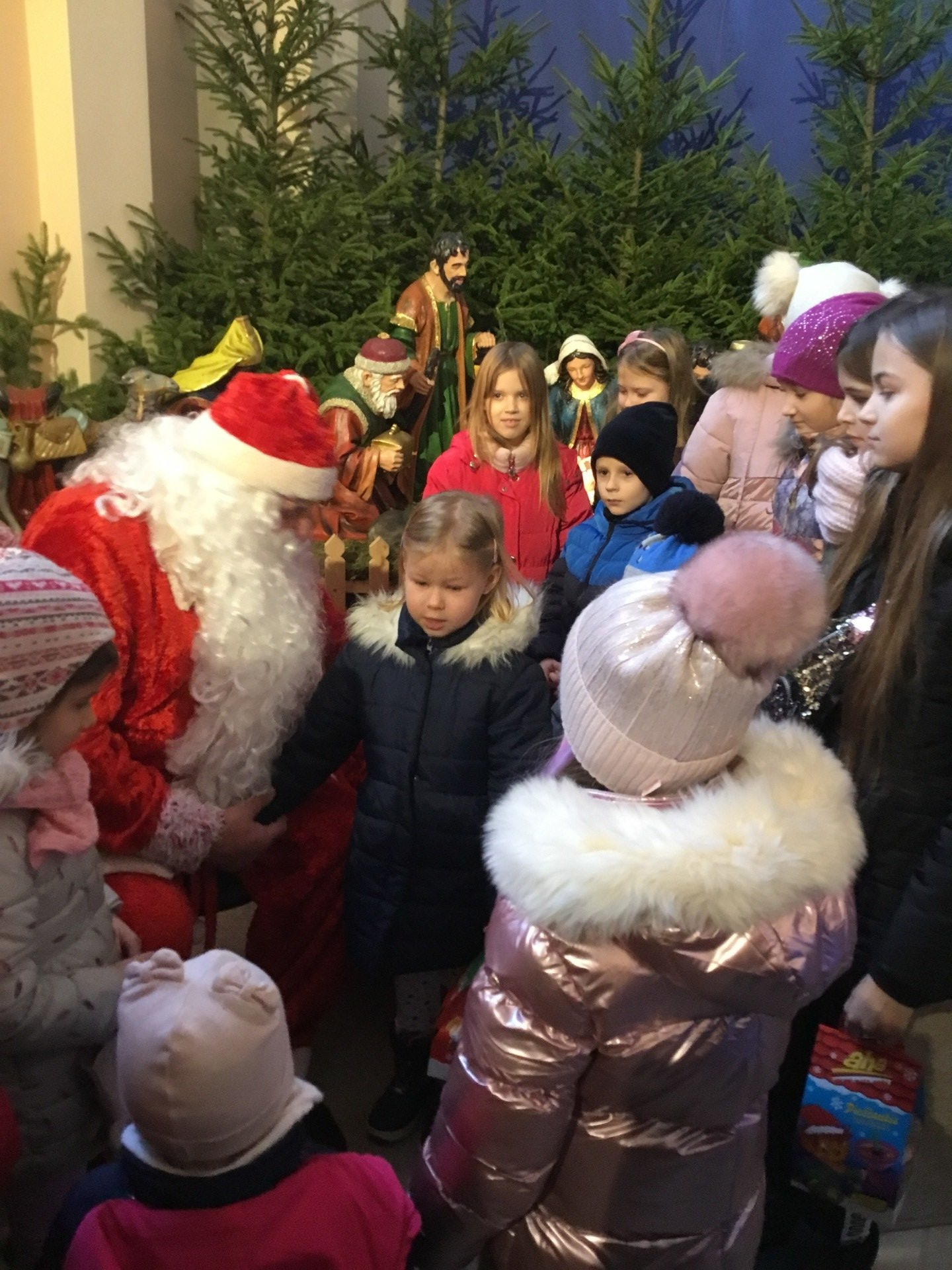 Domeikavos bažnyčioje vaikus aplankė Kalėdų Senelis