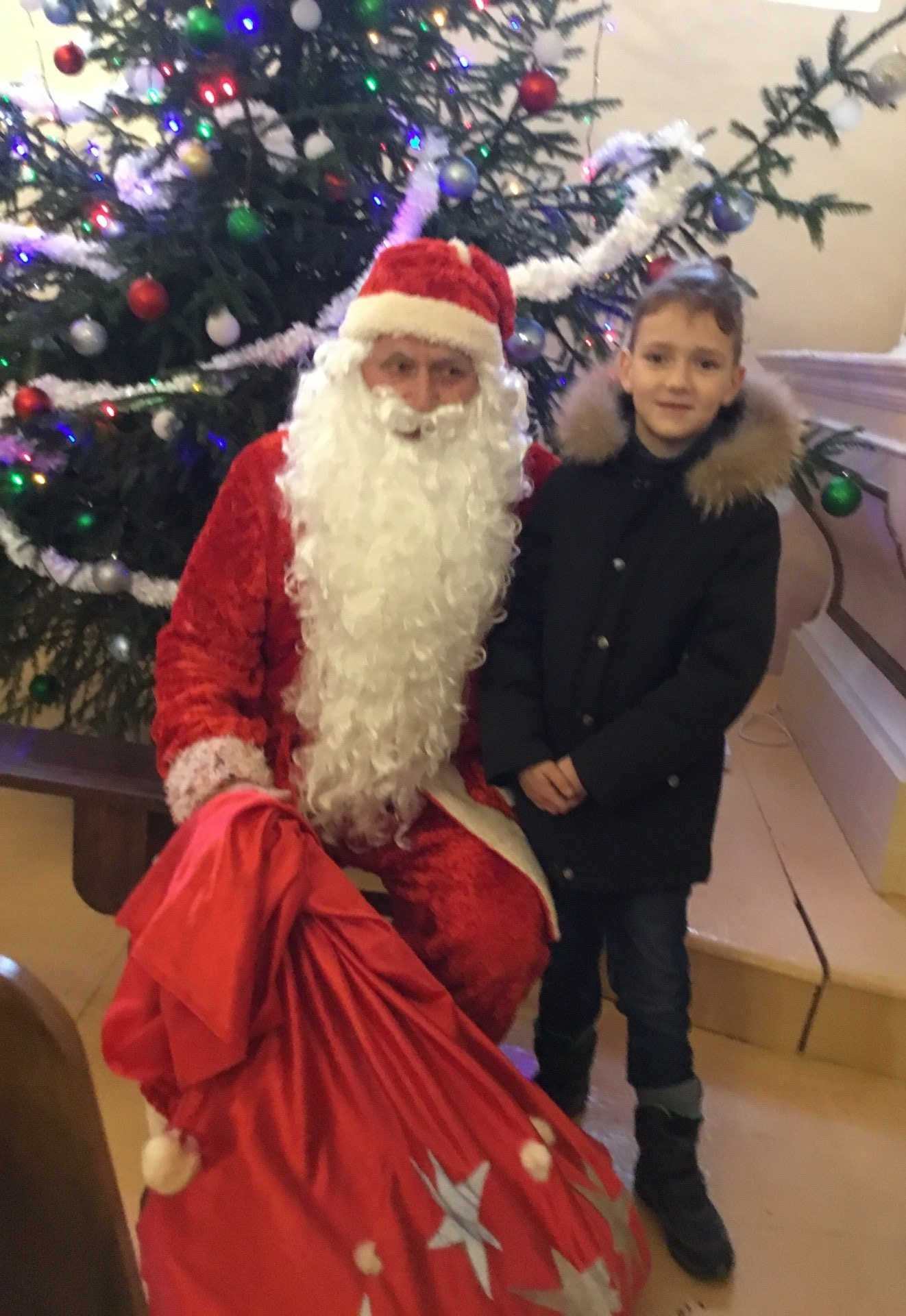 Lapių bažnyčioje vaikus aplankė Kalėdų Senelis