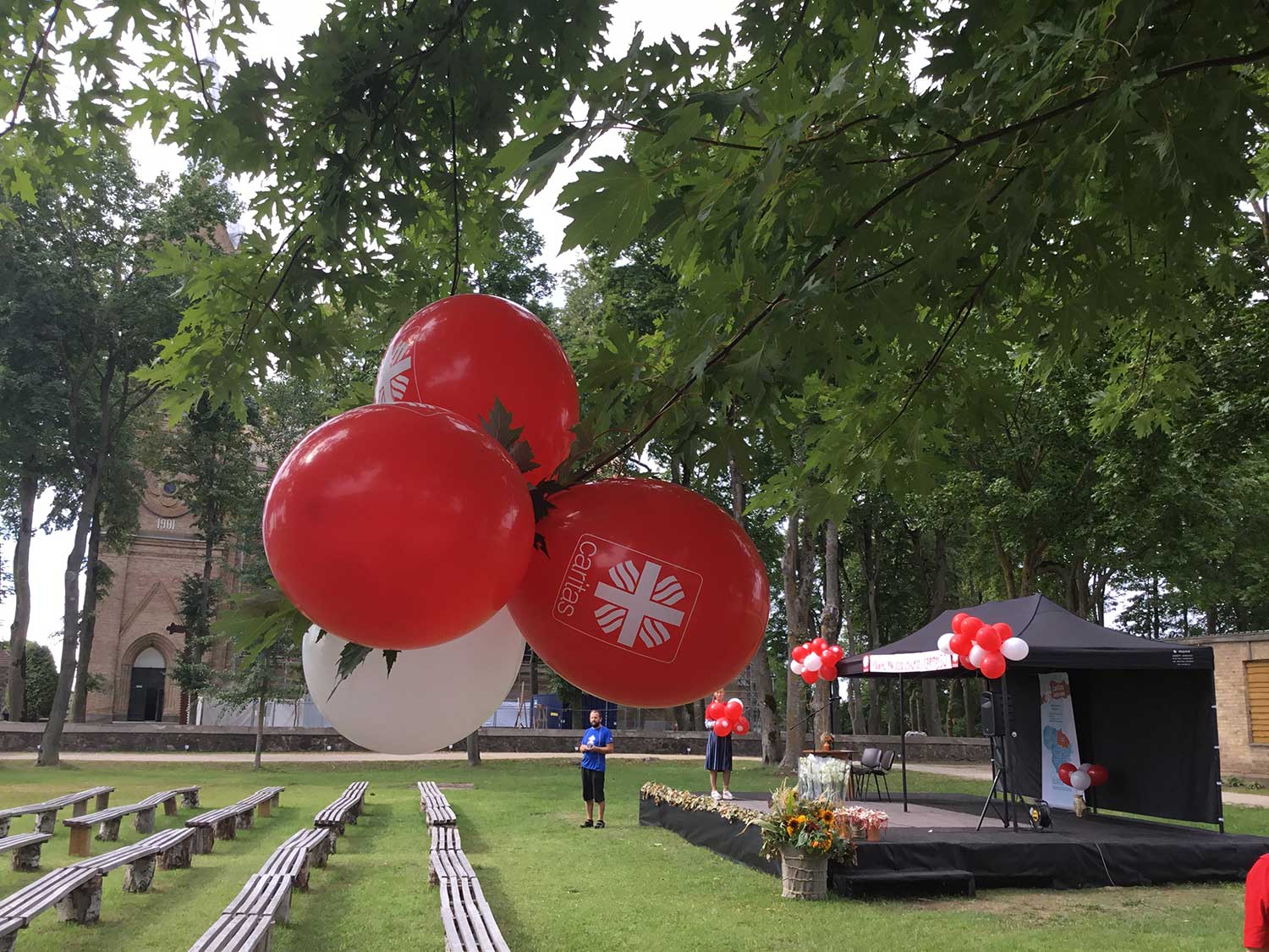 Domeikavos ir Lapių piligrimai Žolinės atlaiduose Krekenavoje