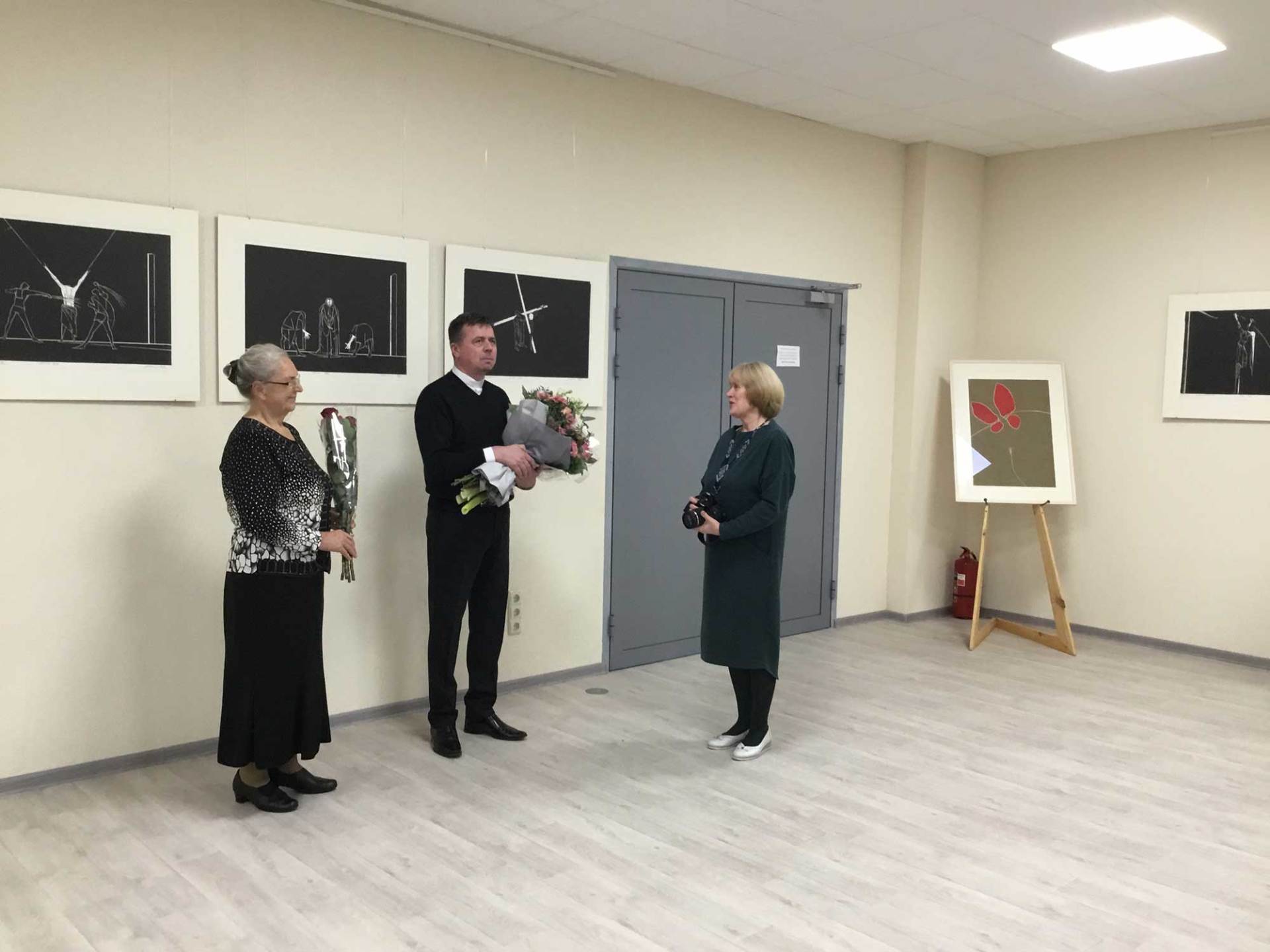 Domeikavos parapijoje atidaryta E. Saladžiaus grafikos darbų paroda