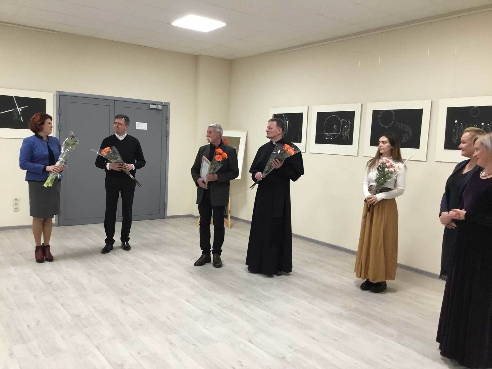 Domeikavos parapijoje atidaryta E. Saladžiaus grafikos darbų paroda