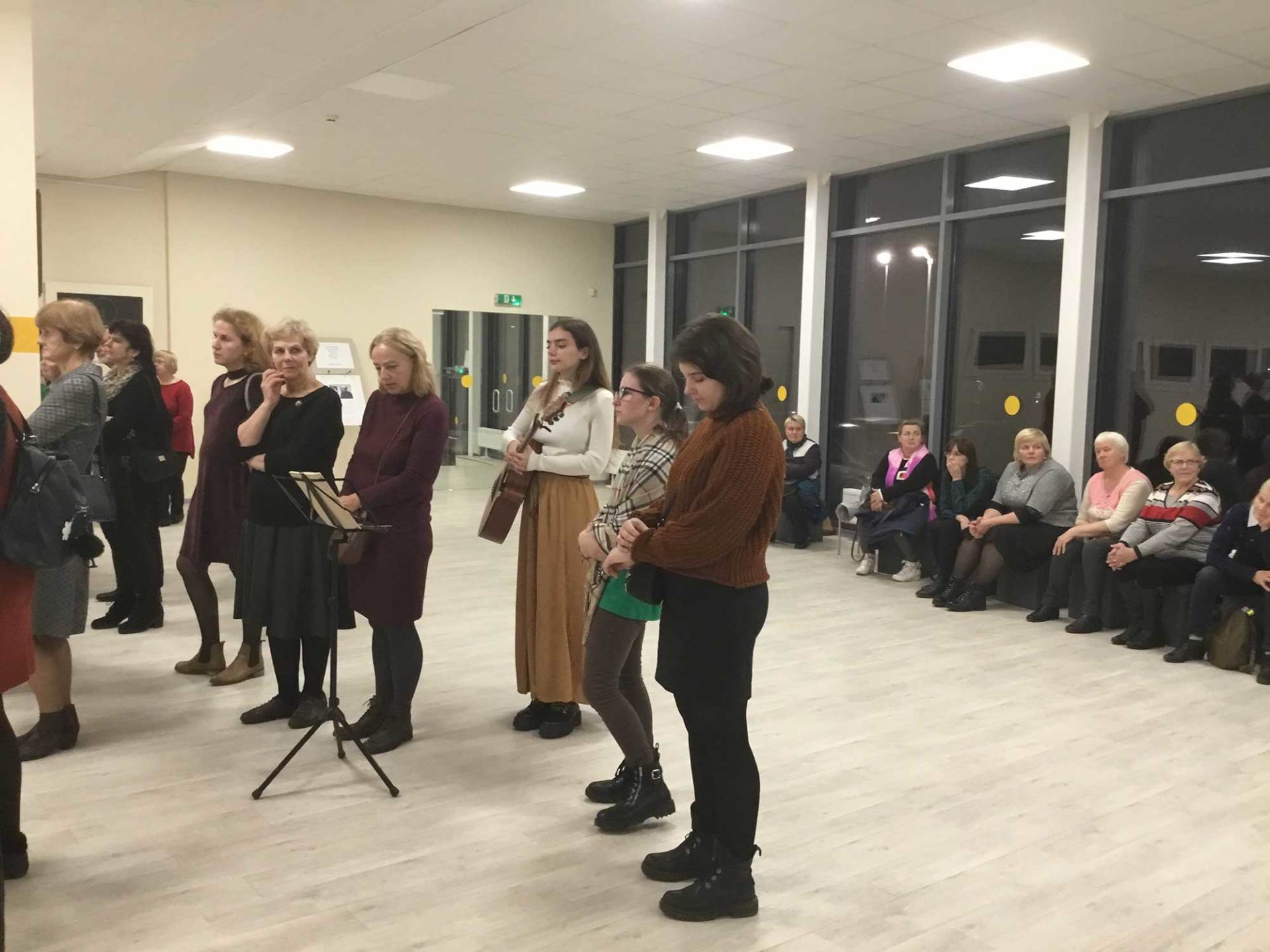 Domeikavos parapijoje atidaryta E. Saladžiaus grafikos darbų paroda