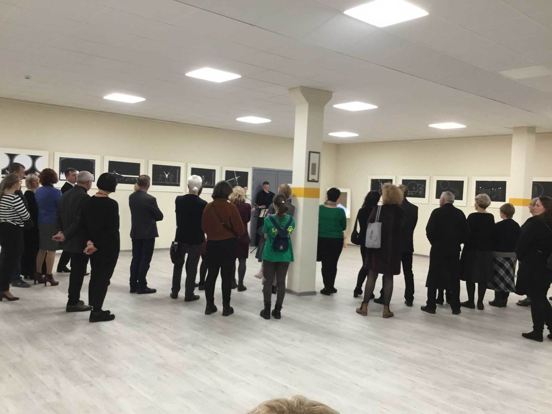 Domeikavos parapijoje atidaryta E. Saladžiaus grafikos darbų paroda