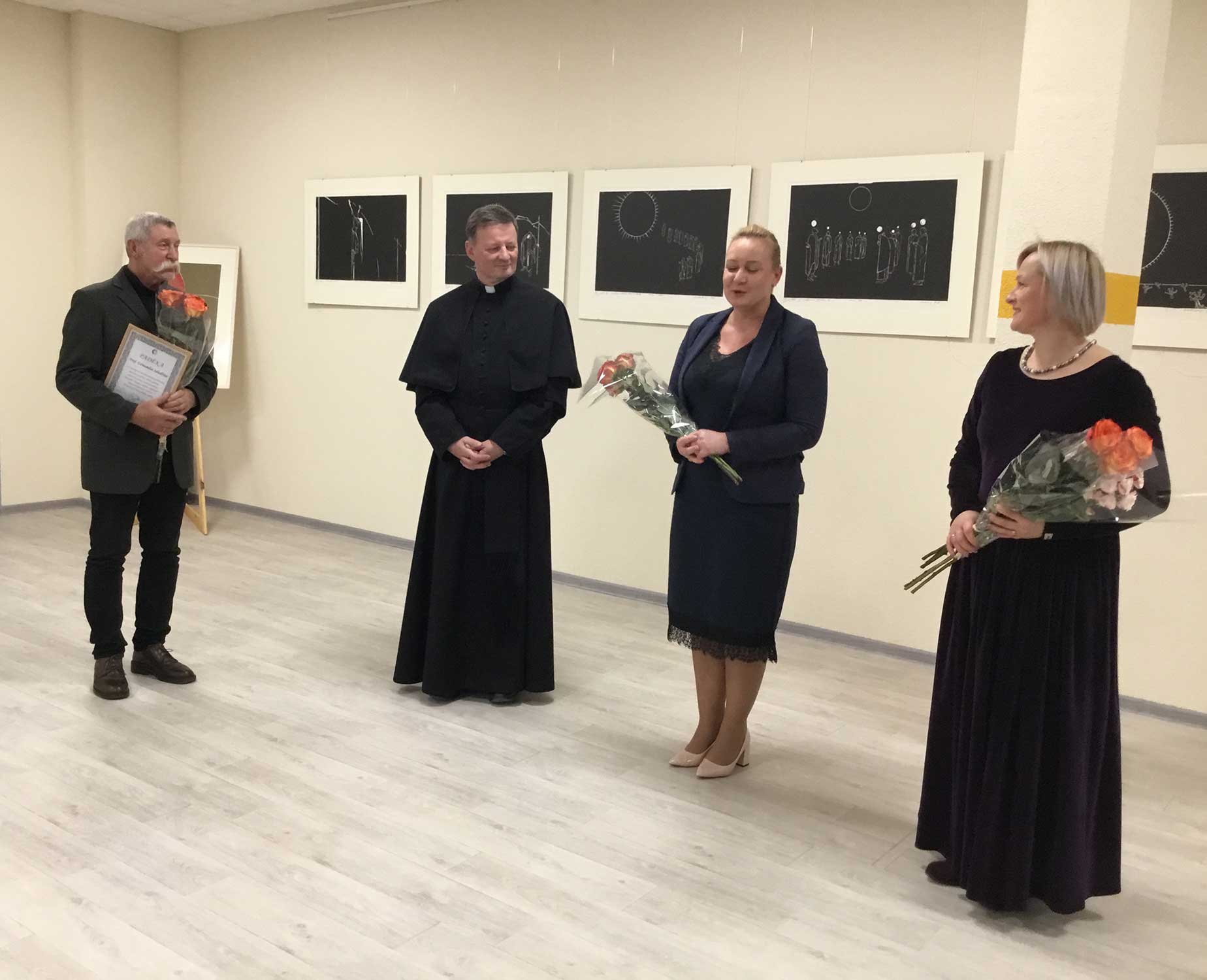 Domeikavos parapijoje atidaryta E. Saladžiaus grafikos darbų paroda