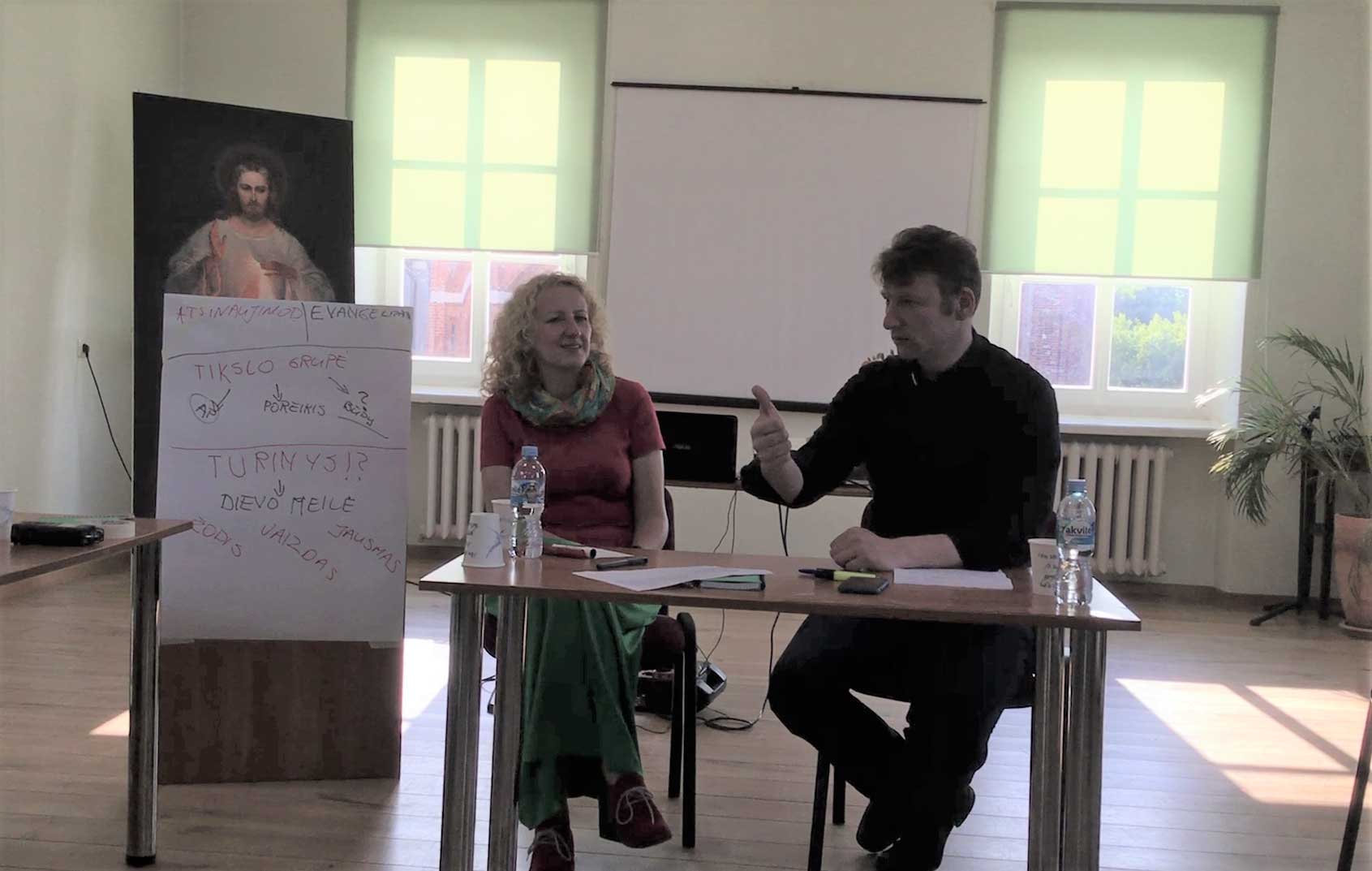 Domeikavos parapijos bendradarbiai žinias atnaujino ugdymo seminaruose