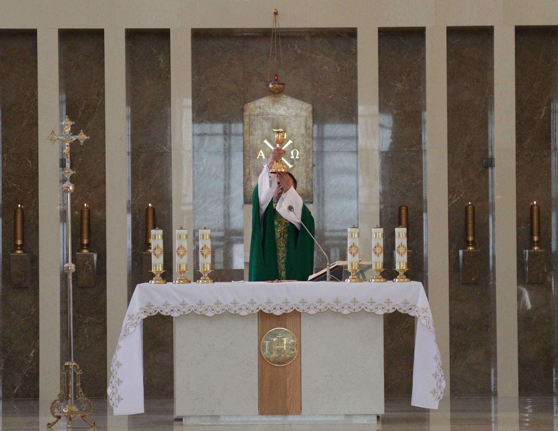 Domeikavos bažnyčioje malda pradedame naujus mokslo metus