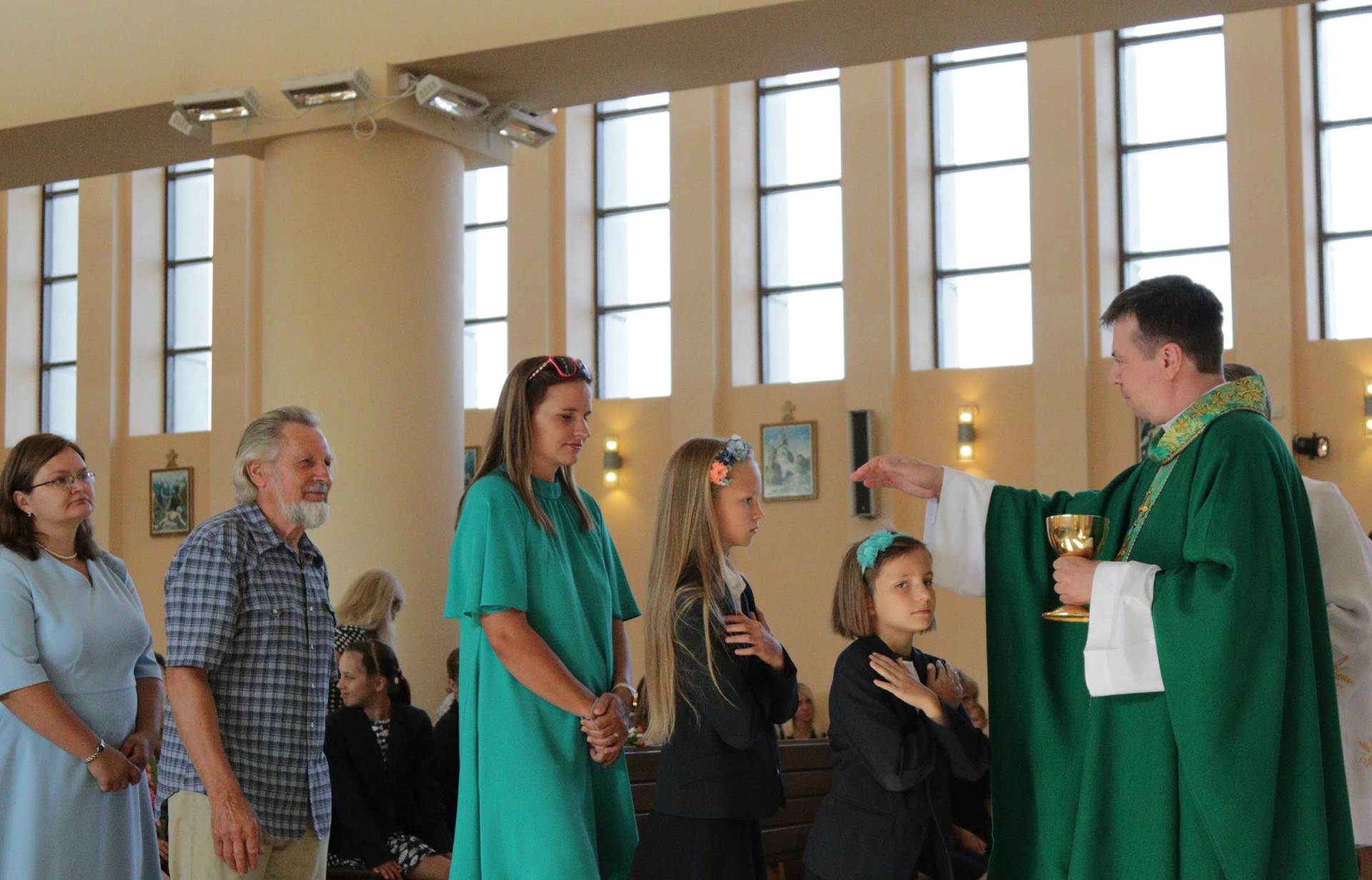 Domeikavos bažnyčioje malda pradedame naujus mokslo metus