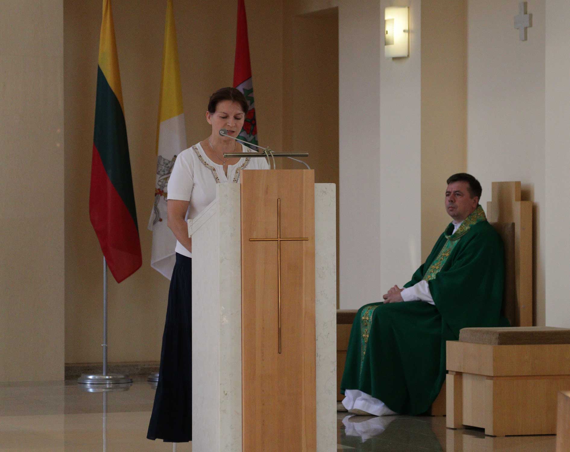 Domeikavos bažnyčioje malda pradedame naujus mokslo metus