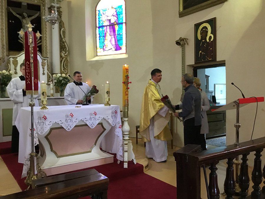 Sveikinimai sidabrinio kunigystės jubiliejaus proga klebonui kun. Gintarui Pūrui