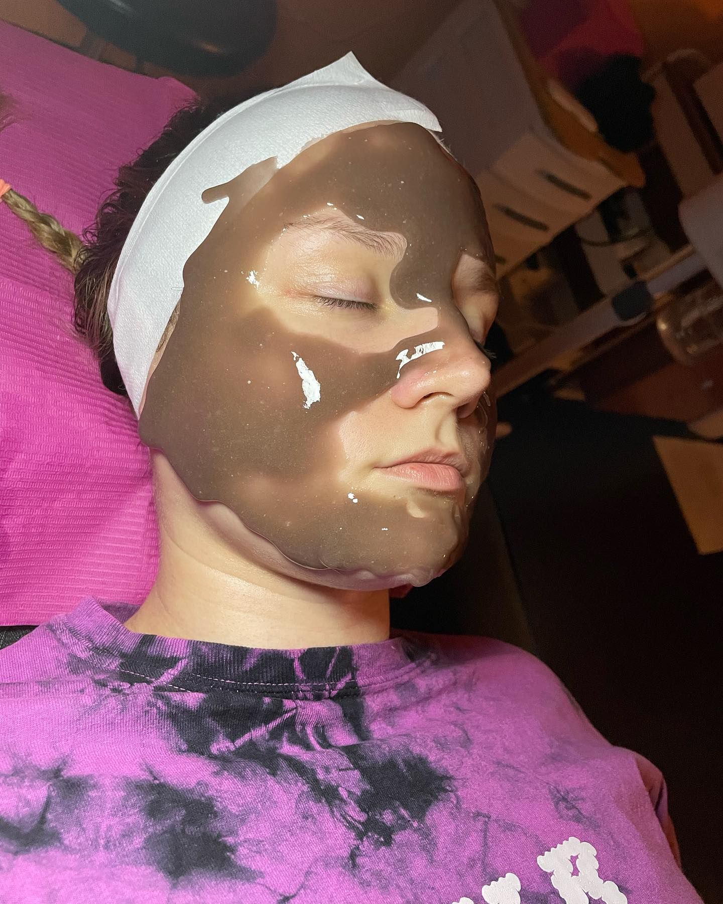 Jelly mask facial service