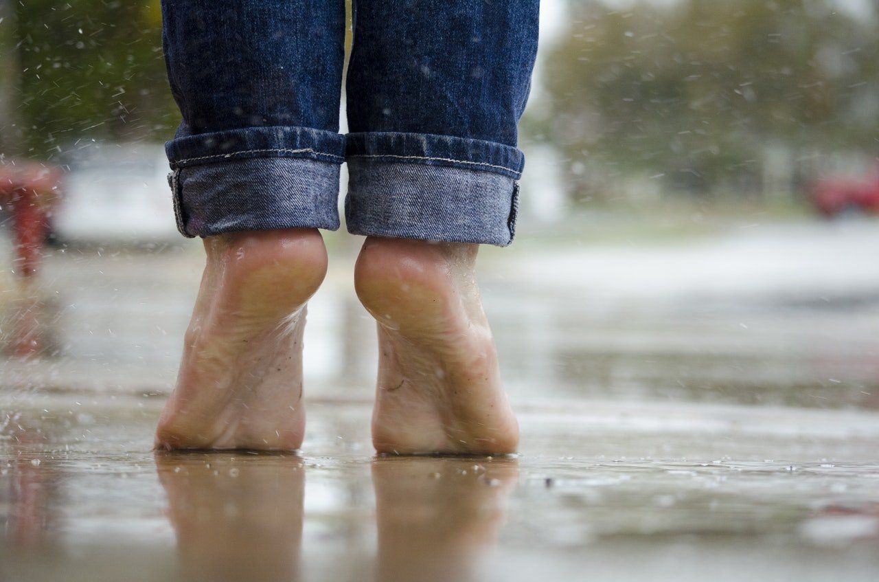tiptoe under the rain