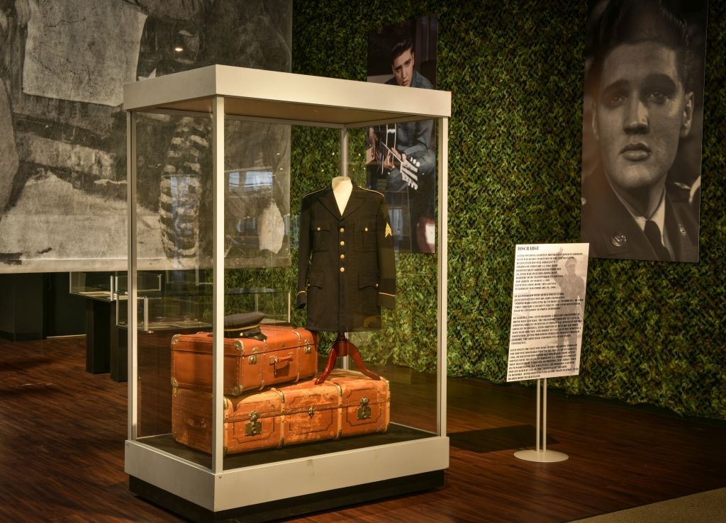 Graceland Museum - Private Presley's uniform