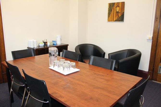 4 seater meeting room