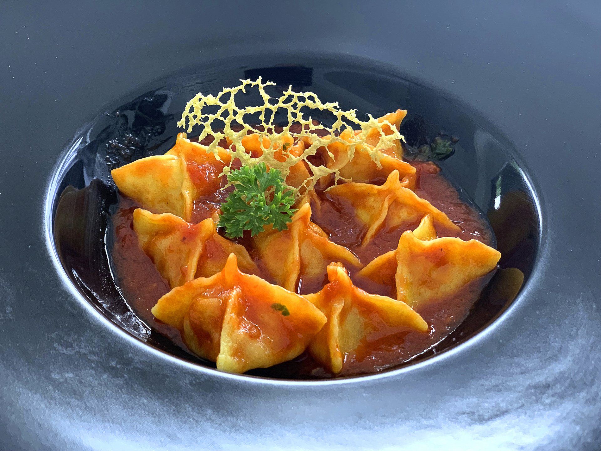 Scopri il nostro menù: piatti freschi e di qualità, per un viaggio di sapori che soddisfa ogni palato.