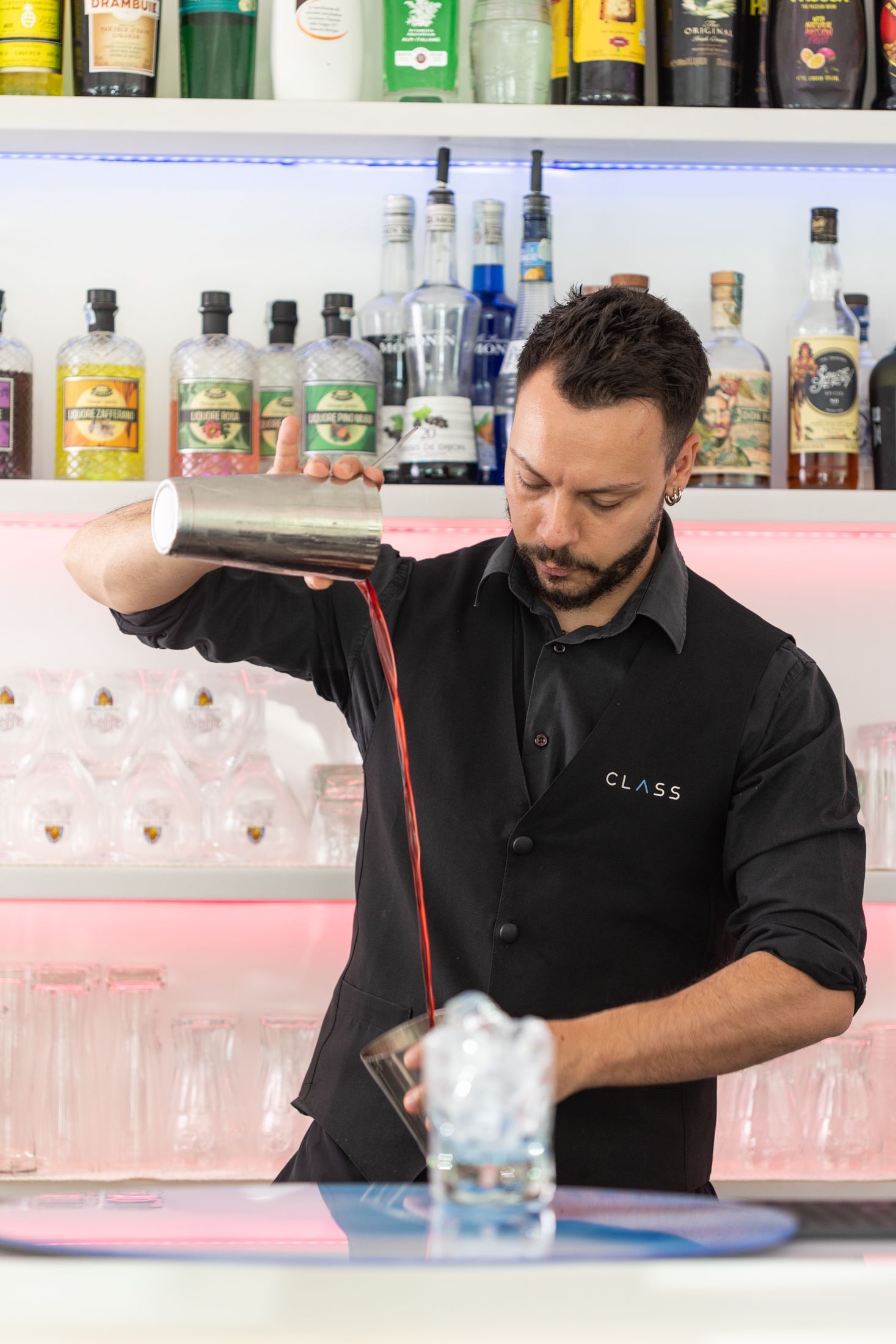 Foto della preparazione di un cocktail del CLASS Ristorante Cocktail Bar a Roma