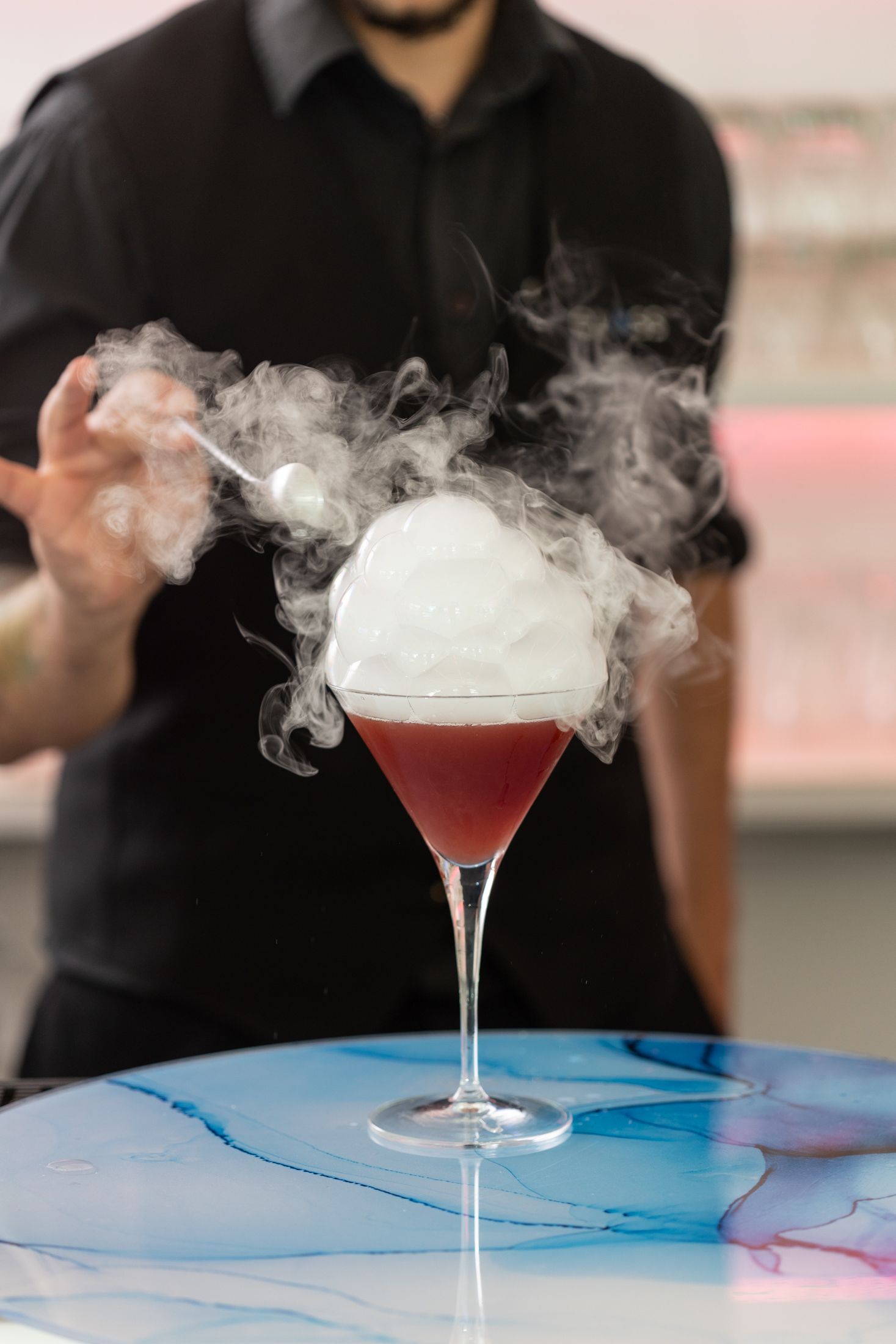 Foto di un cocktail bolle di fumo del CLASS Ristorante Cocktail Bar a Roma