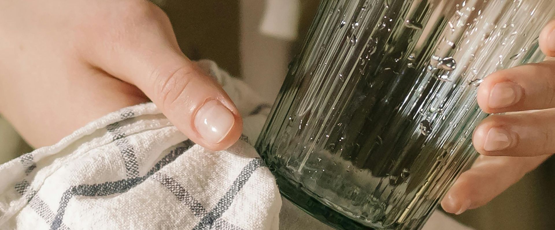 A cleaned living room by Mountain Tops Cleaning Service with a couch , chairs , a rug and a lamp.