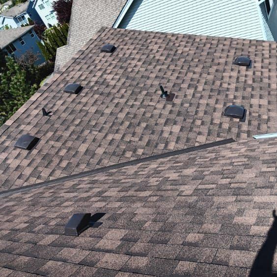 A close up of a roof with a lot of shingles on it.