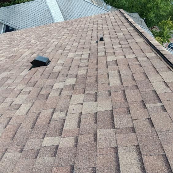 A close up of a roof with shingles on it