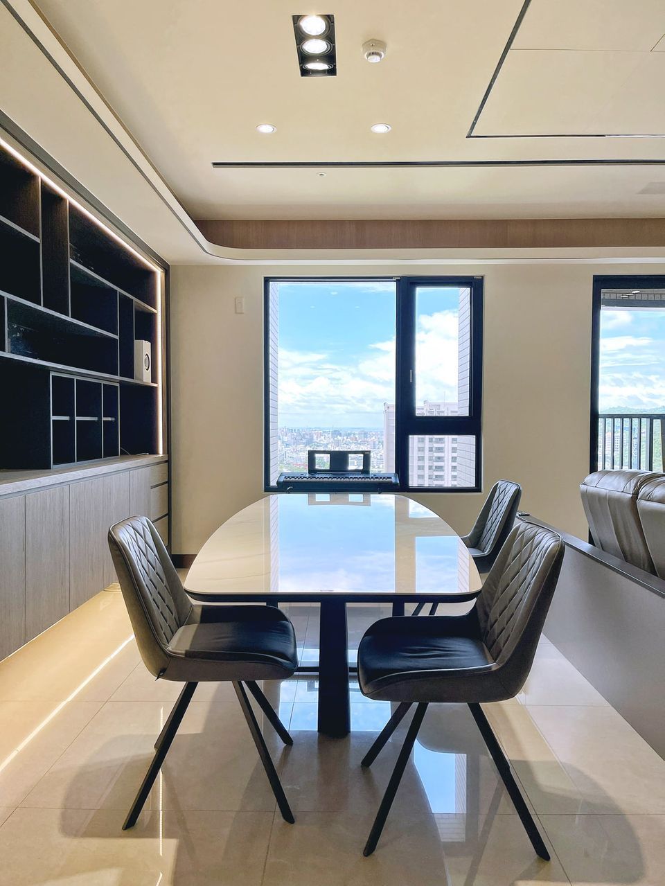 高雄 沈穩輕奢宅｜米平方空間設計 - 高雄室內設計 / 高雄老屋翻新