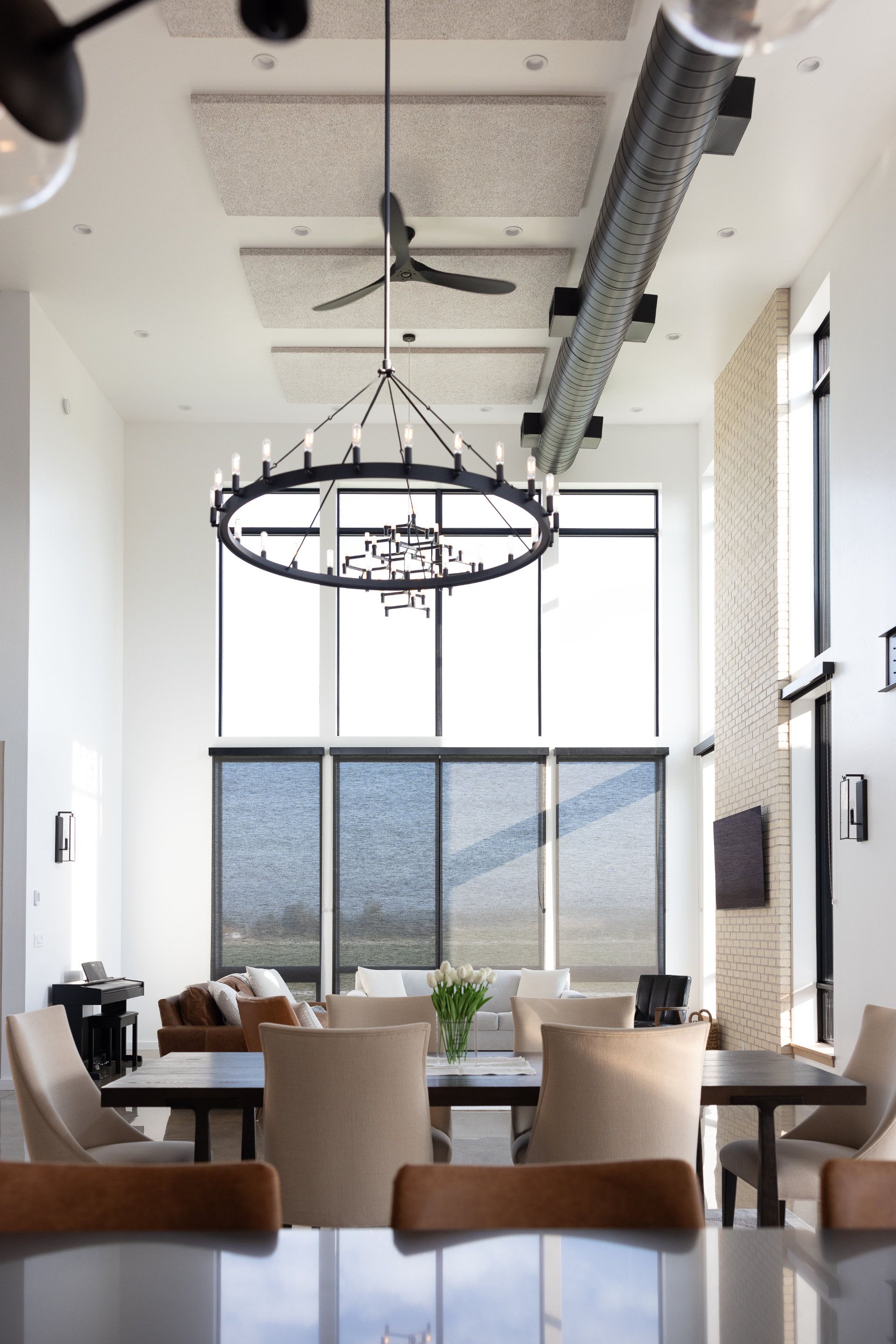 A large room with a chandelier hanging from the ceiling