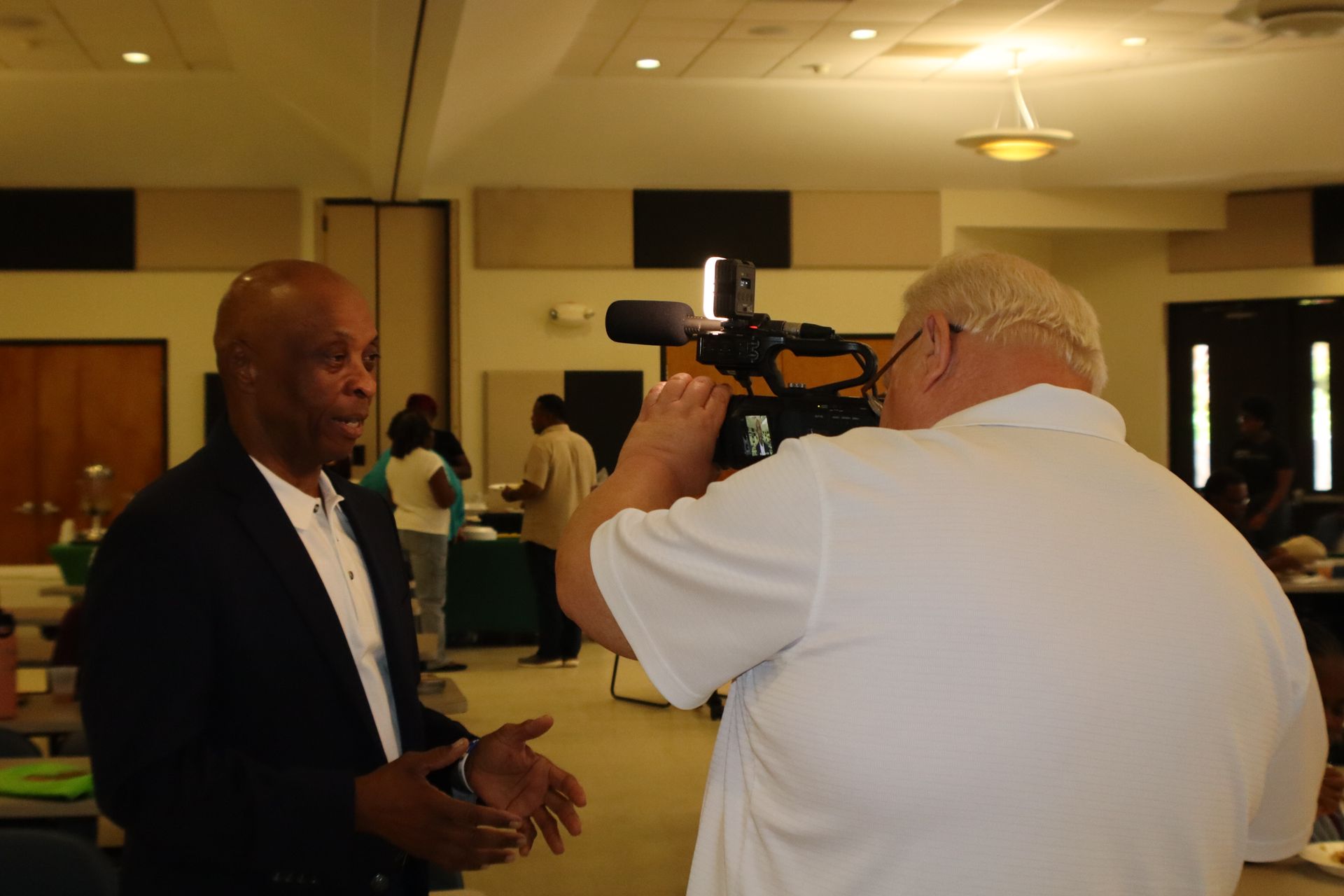 Group of farmers and agricultural professionals as well the Tennie Agriculture Group.
attending a crop demonstration event.
