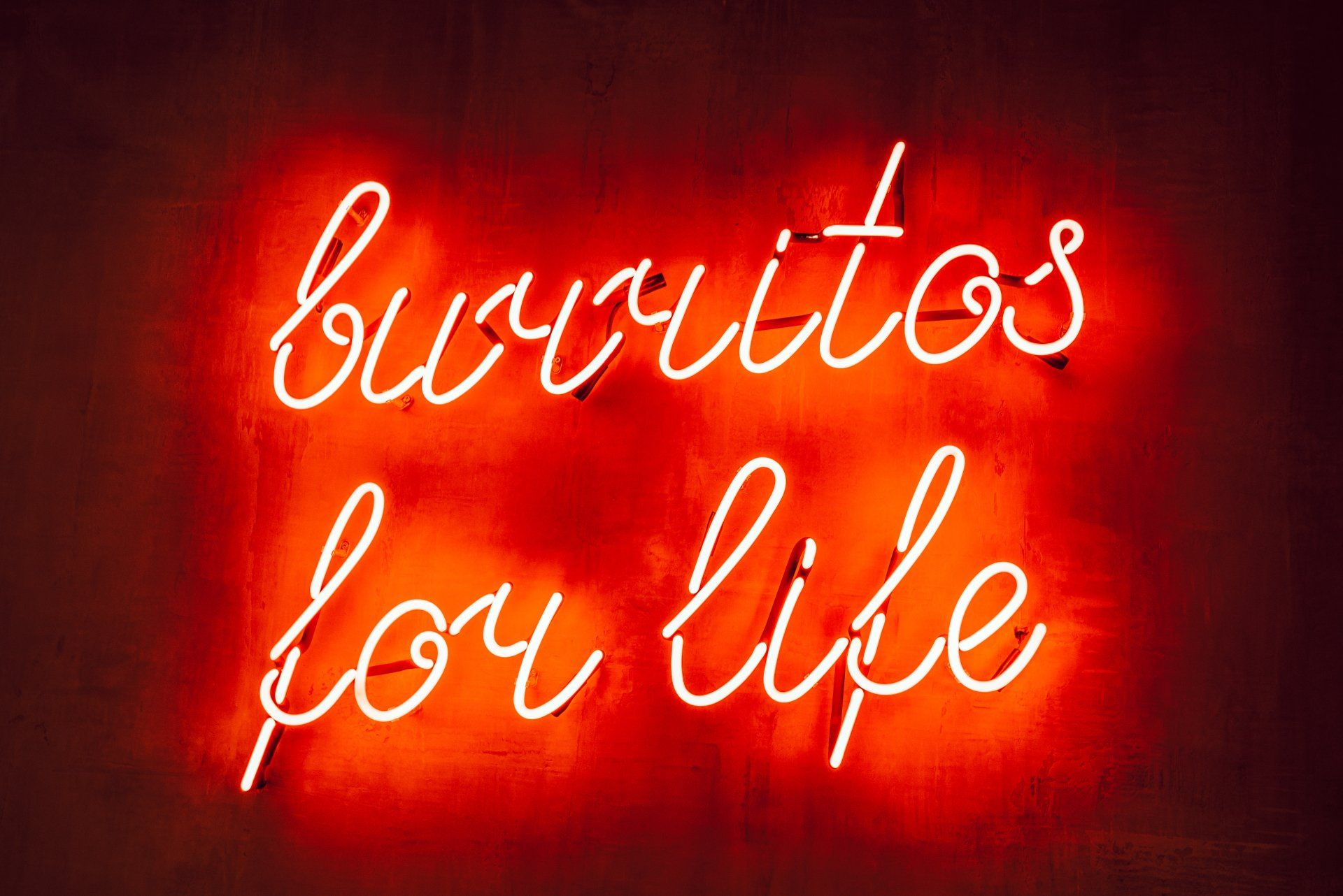 Neoninis ženklas su užrašu „burritos visam gyvenimui“