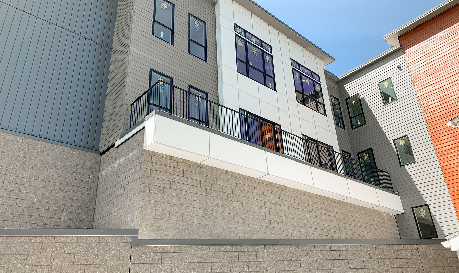 10 Front - Exterior photo 01