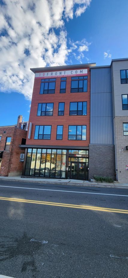 10 Front - Exterior photo 02