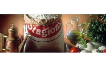 sacco aperto di farina