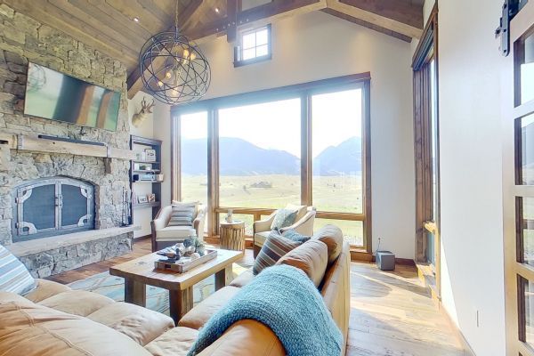 A custom open floor plan home in Bozeman MT by Cavallini Construction