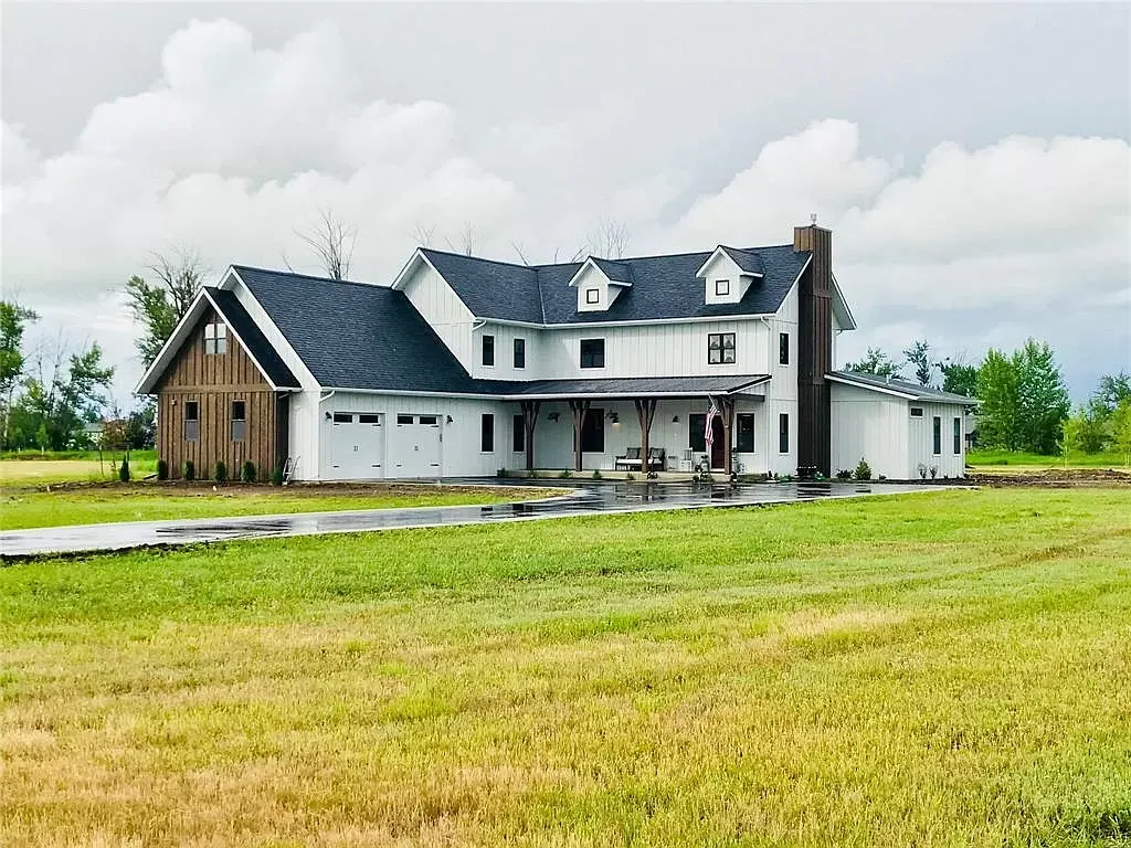 The exterior of a custom home in Bozeman MT by Cavallini Construction