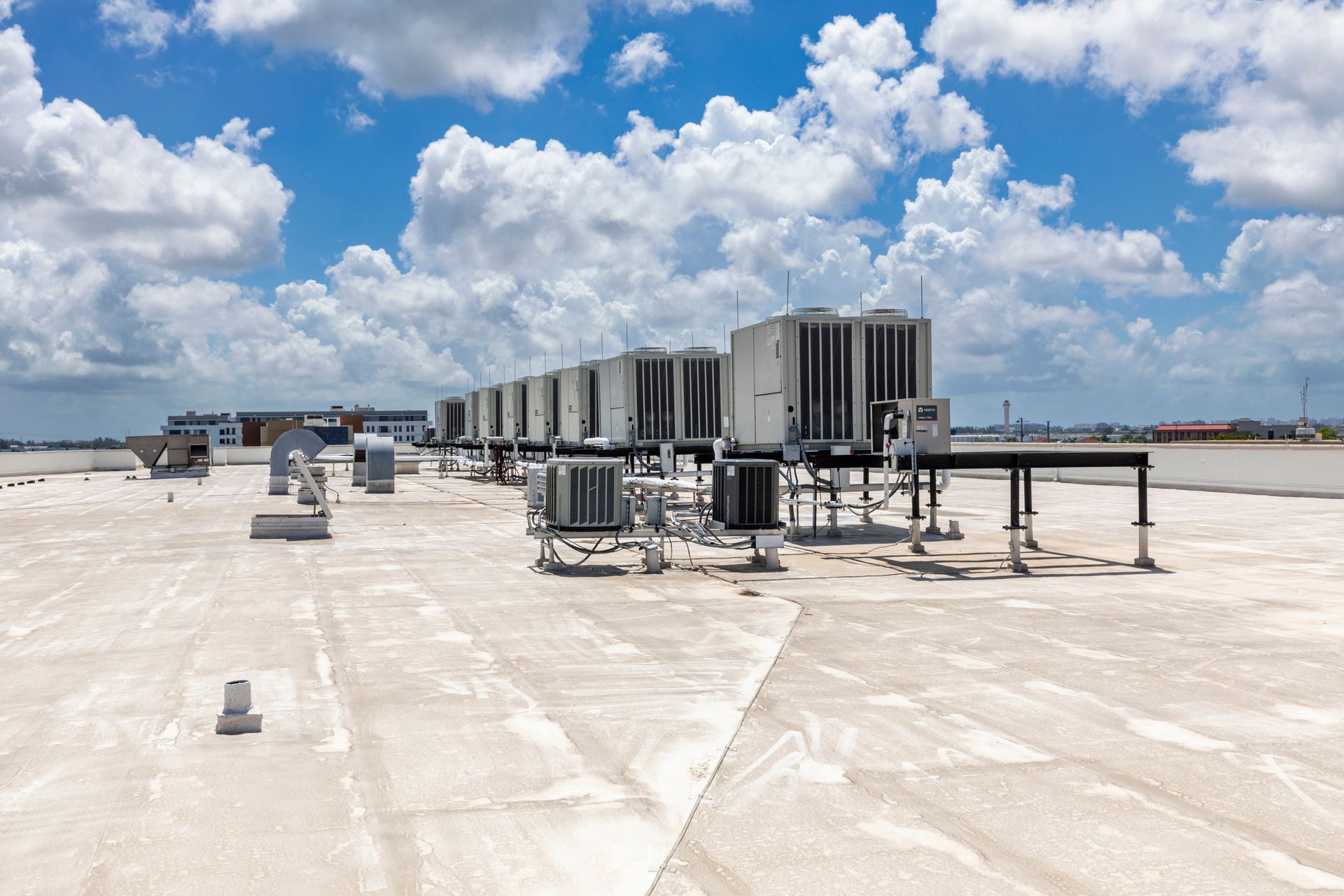 Air conditioning units on top of a building roof in Florida