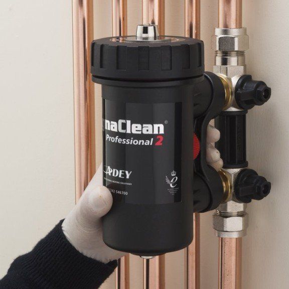 A person is holding a naclean professional 2 device