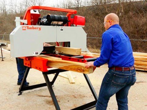 Timbery customer using resaw