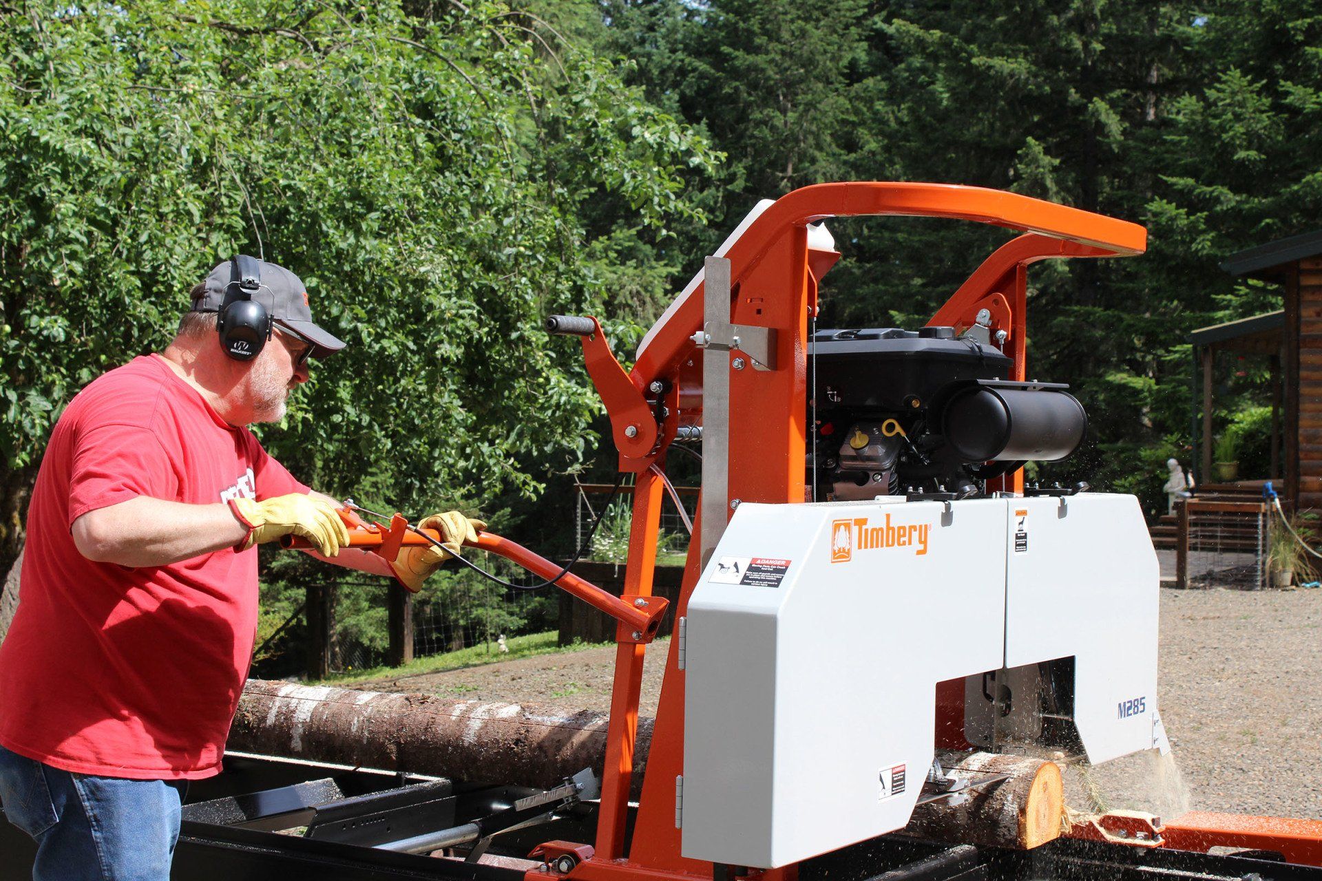Timbery M285 portable sawmill in action