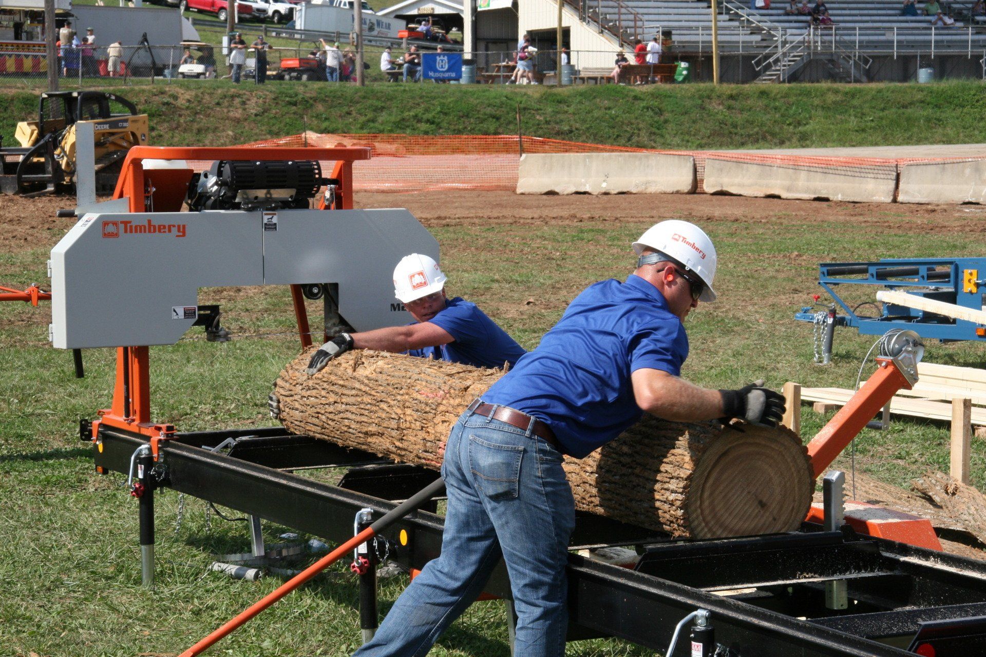 Men setting log in place on M285 during shoot-out
