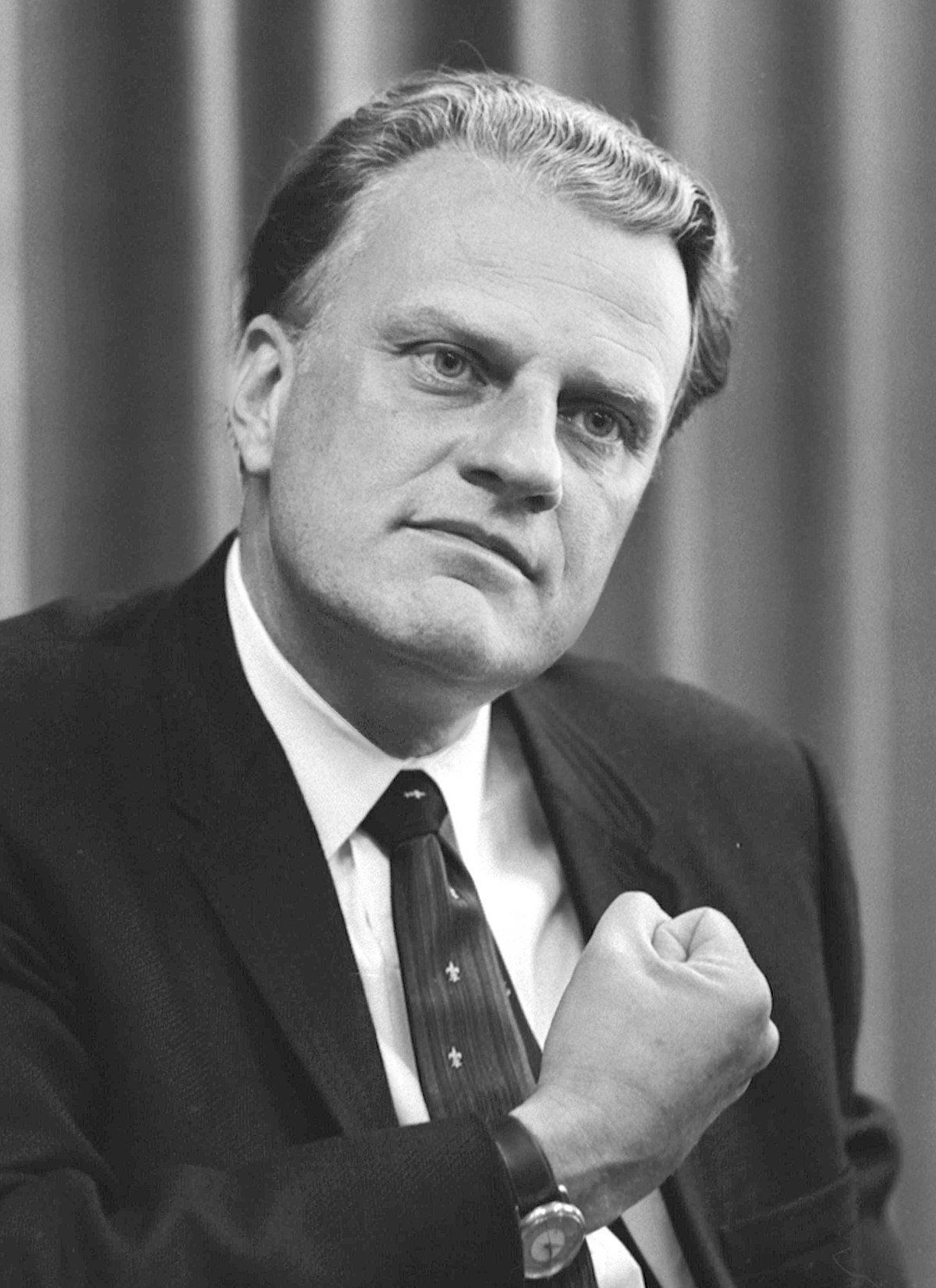 1200px-Billy_Graham_bw_photo,_April_11,_1966