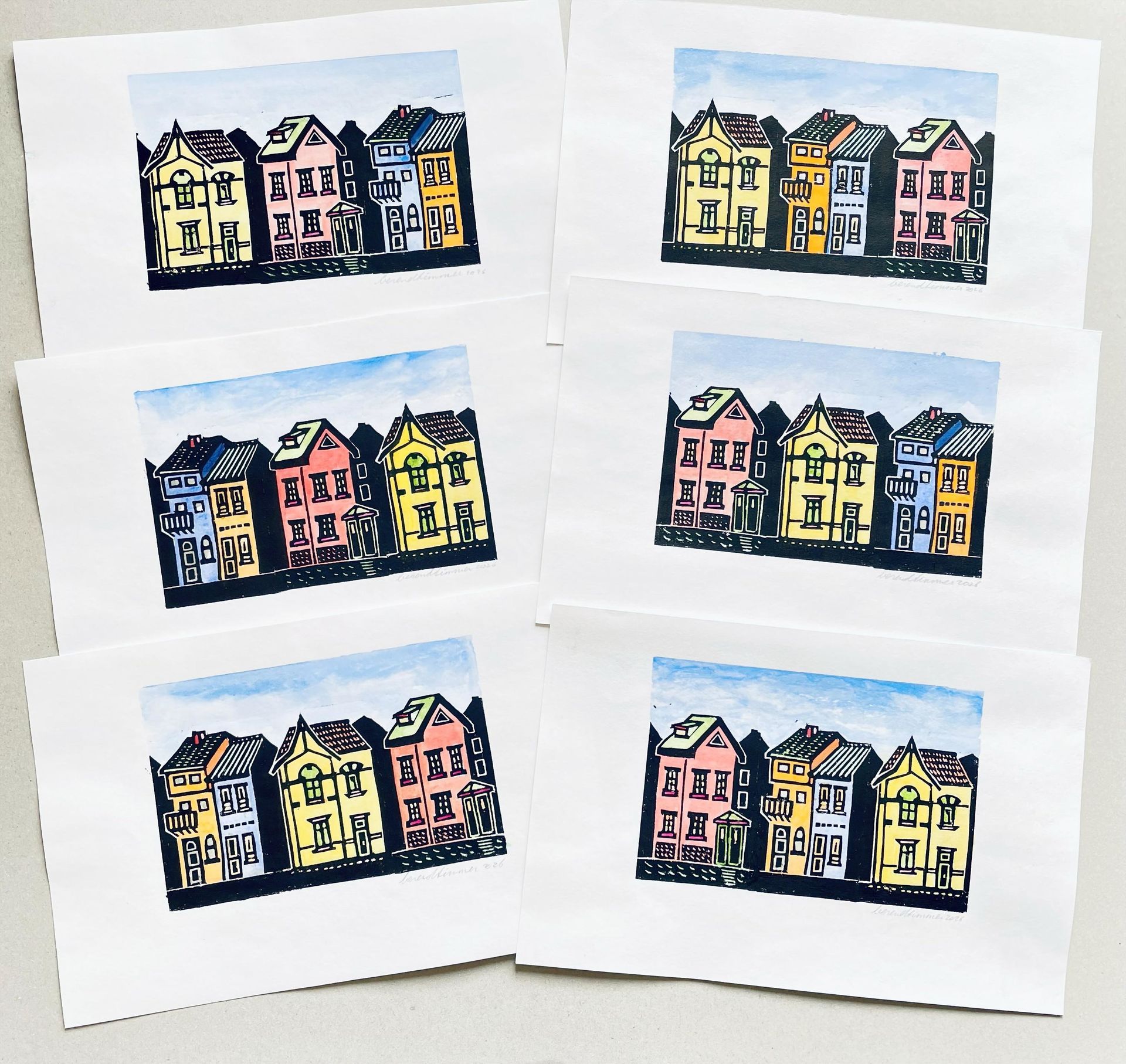 Zes kaarten met een kleurrijke, handgetekende illustratie van rijtjeshuizen in verschillende stijlen en pastelkleuren.