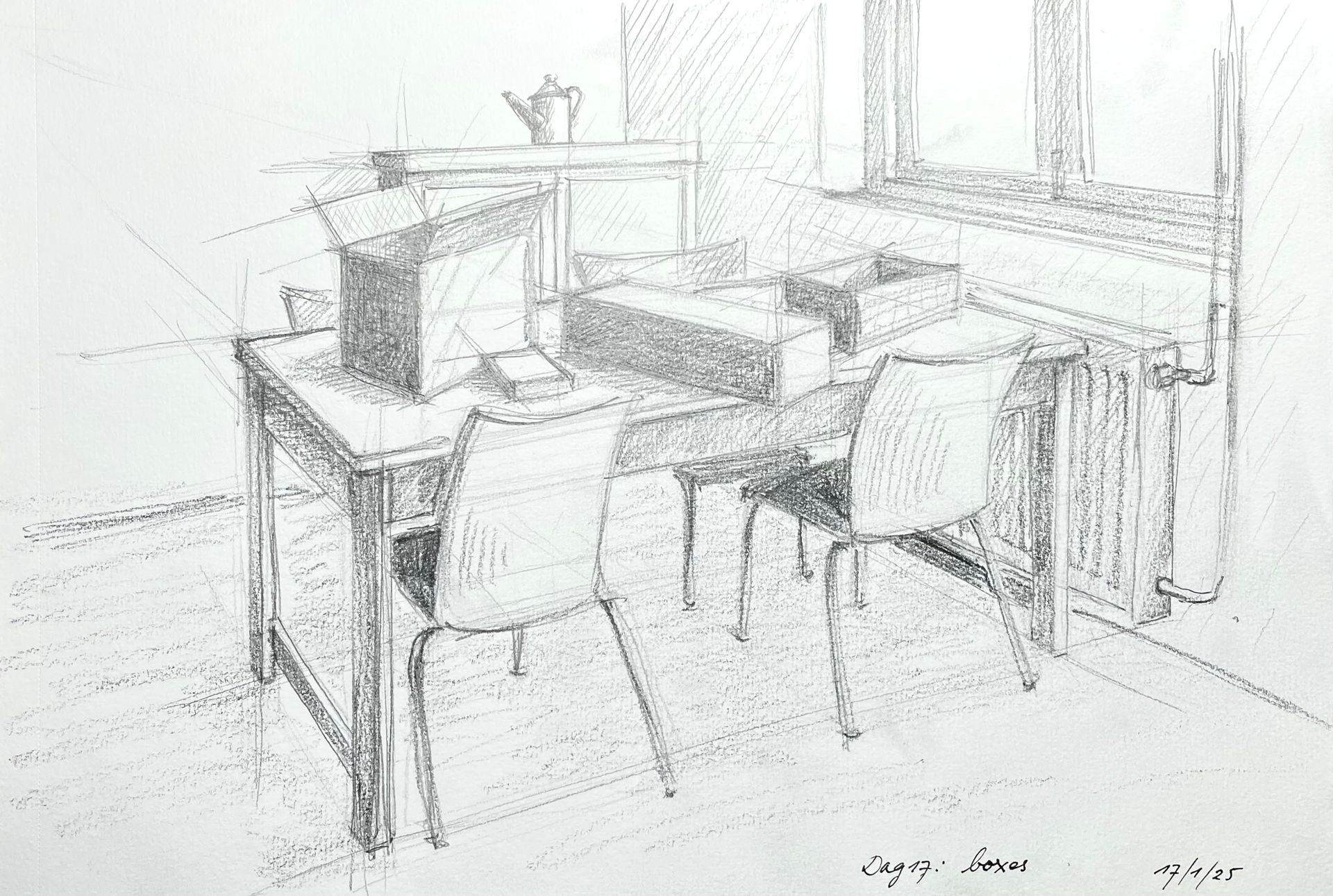 Schets van een tafel met dozen en stoelen; een raam op de achtergrond.